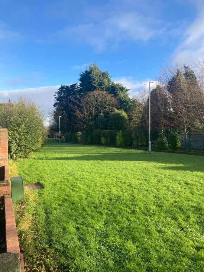Entire Terraced Two Story Redbrick House With Parking In Secluded Cul De Sac Villa Dublin Eksteriør bilde