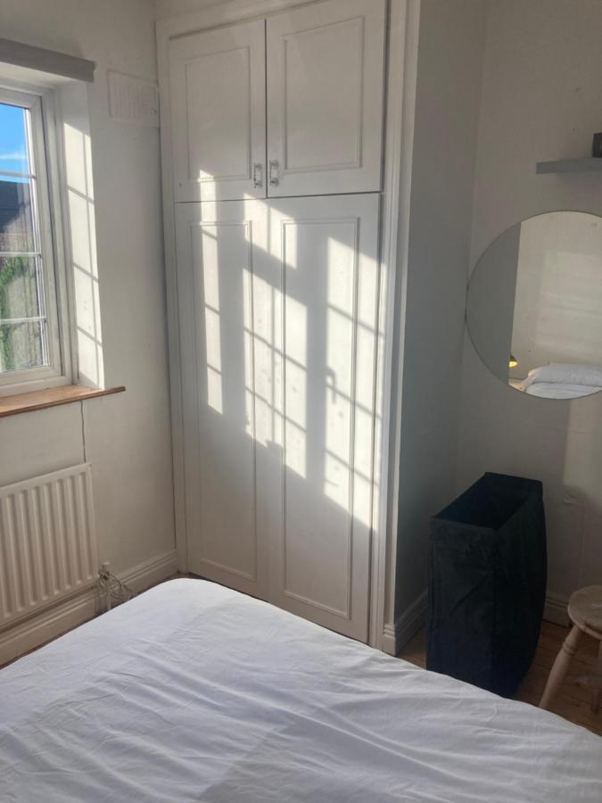 Entire Terraced Two Story Redbrick House With Parking In Secluded Cul De Sac Villa Dublin Eksteriør bilde